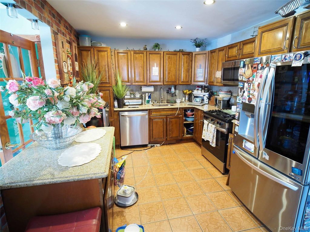 10343 Woodhaven Boulevard, Ozone Park, NY 11417 — photo 3
