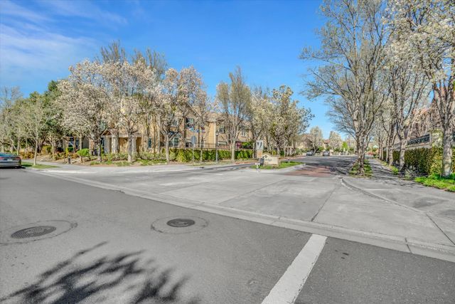 62 S Rio Rapido Dr, Tracy, CA 95391