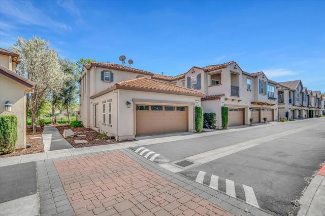 62 S Rio Rapido Dr, Tracy, CA 95391