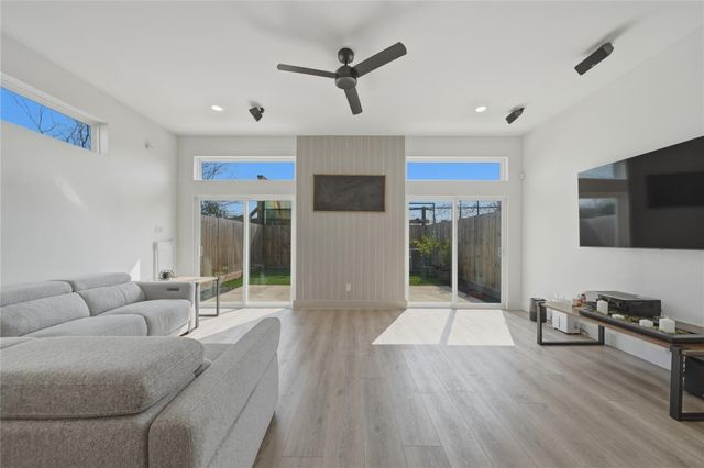 5220 Arapahoe Street, Houston, TX 77020
