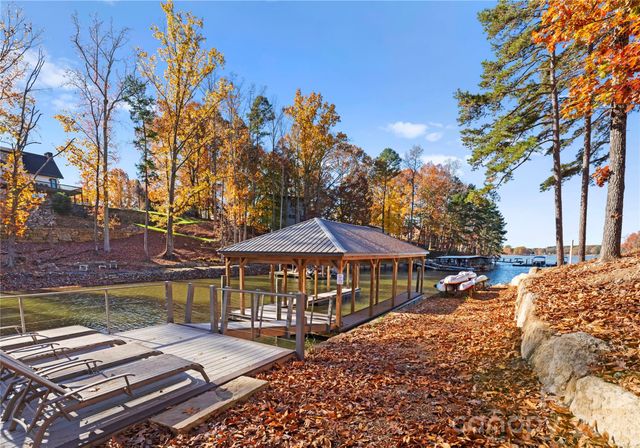 222 Greenbay Road, Mooresville, NC 28117