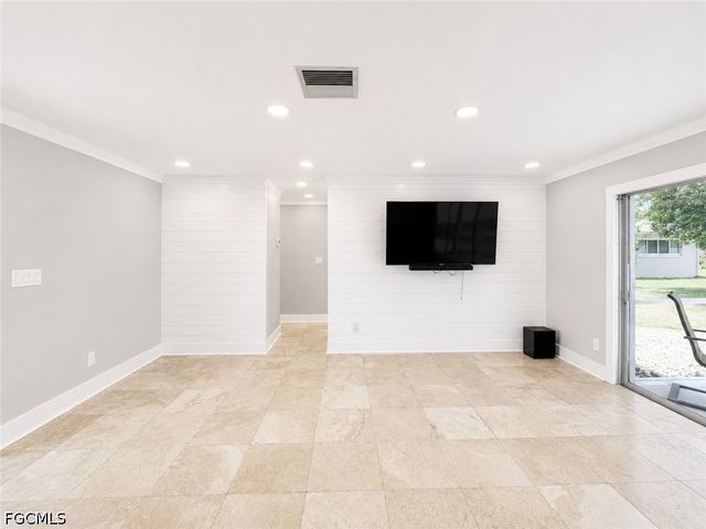 912 Dolphin DR, Cape Coral, FL 33904