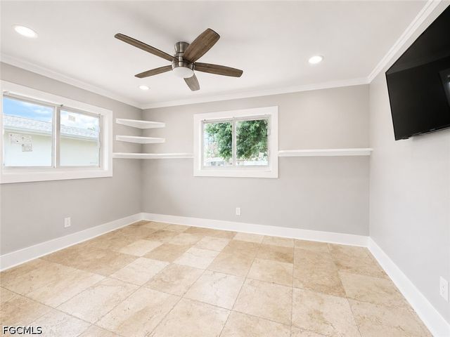 912 Dolphin DR, Cape Coral, FL 33904
