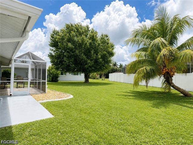 912 Dolphin DR, Cape Coral, FL 33904