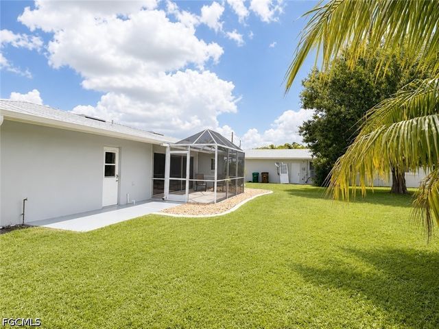 912 Dolphin DR, Cape Coral, FL 33904