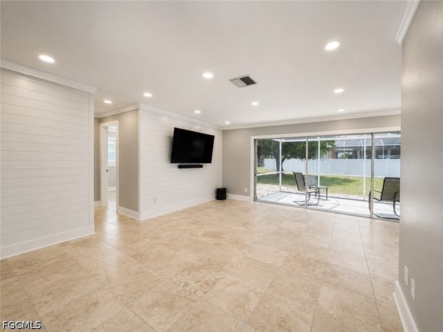 912 Dolphin DR, Cape Coral, FL 33904