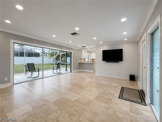 912 Dolphin DR, Cape Coral, FL 33904