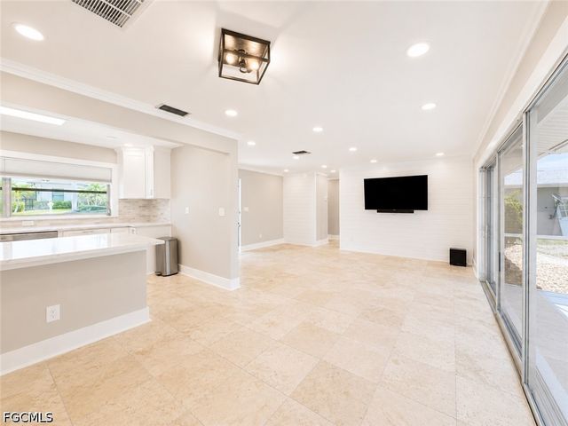 912 Dolphin DR, Cape Coral, FL 33904