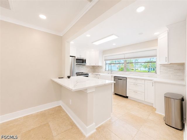 912 Dolphin DR, Cape Coral, FL 33904