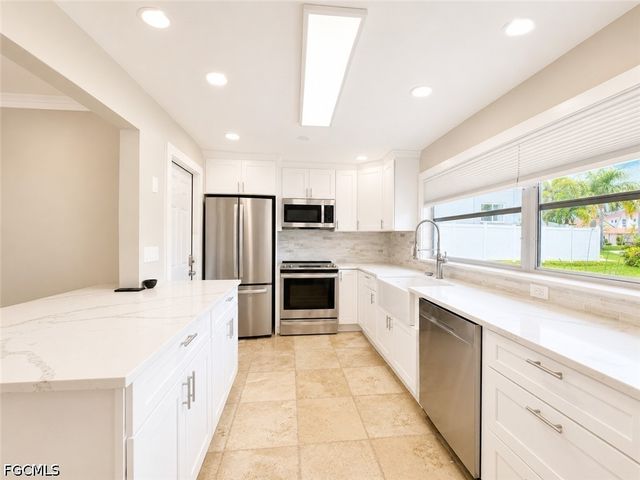 912 Dolphin DR, Cape Coral, FL 33904