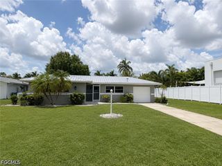 912 Dolphin DR, Cape Coral, FL 33904