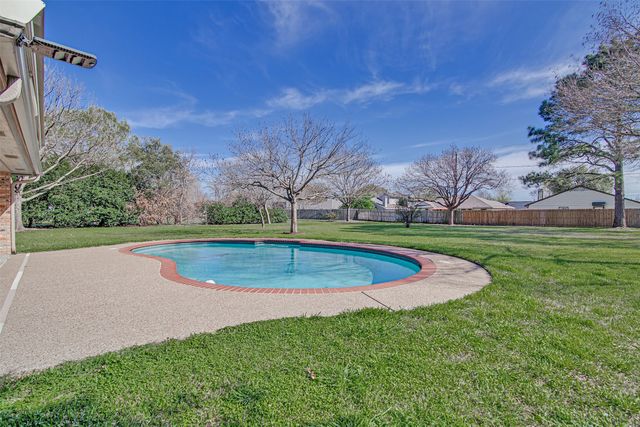 1208 Crockett Drive, Fort Worth, TX 76028