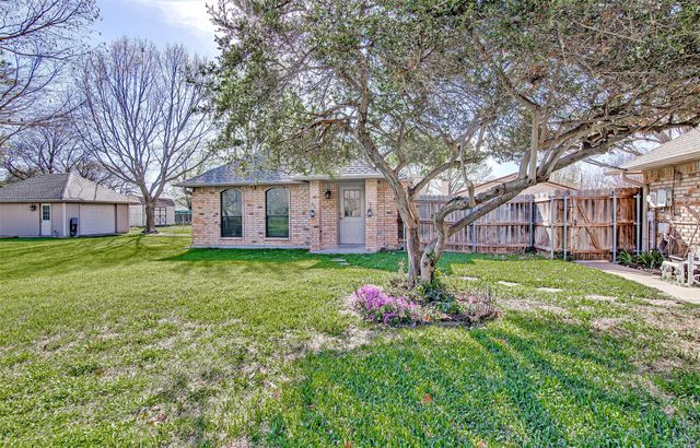 1208 Crockett Drive, Fort Worth, TX 76028