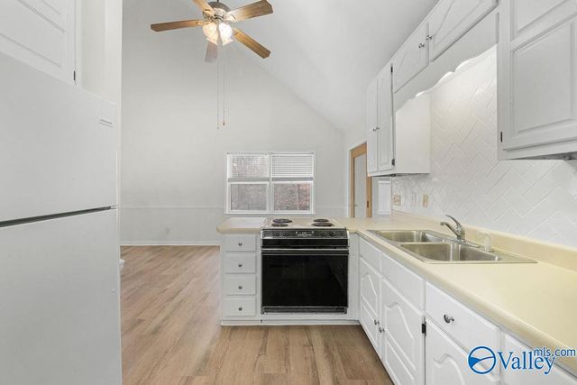 5615 Cherrywood Drive, Guntersville, AL 35976