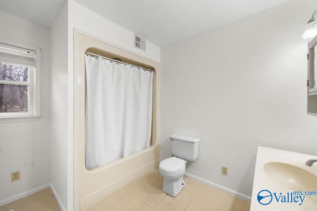 5615 Cherrywood Drive, Guntersville, AL 35976