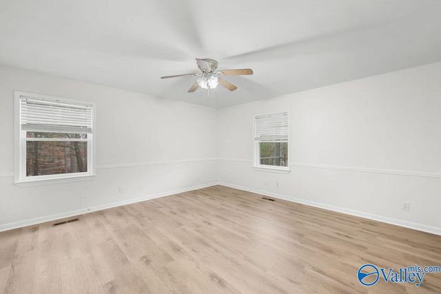 5615 Cherrywood Drive, Guntersville, AL 35976