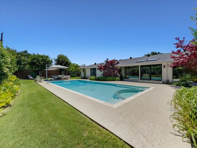 7049 Gateridge Drive, Dallas, TX 75254