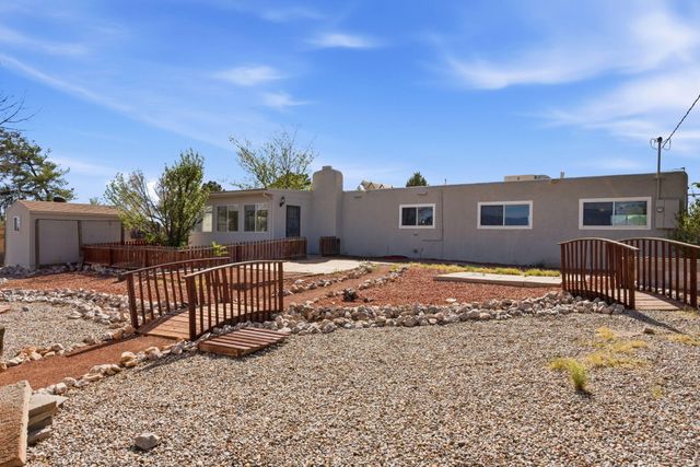 10108 Avenida Serena Drive NW, Albuquerque, NM 87114