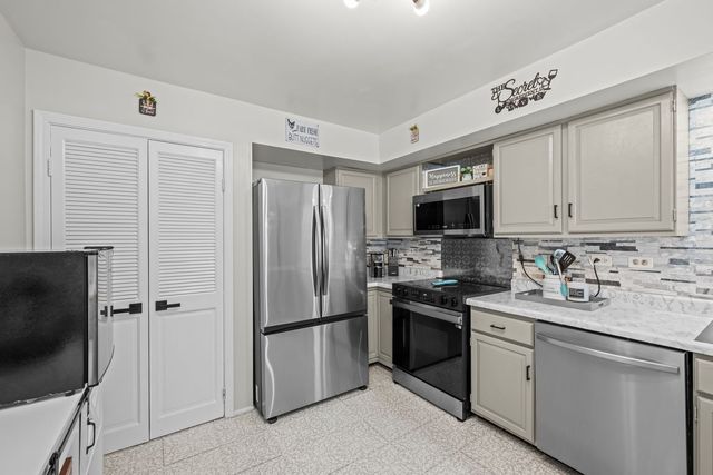 3 Chelsea On Auburn, Rolling Meadows, IL 60008