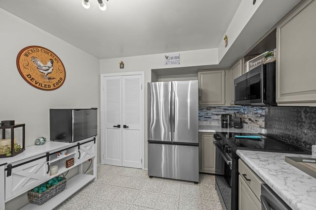 3 Chelsea On Auburn, Rolling Meadows, IL 60008