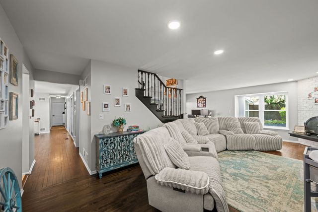 3 Chelsea On Auburn, Rolling Meadows, IL 60008