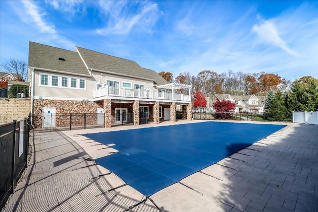 433 Brookside Court 433, Newtown, CT 06470