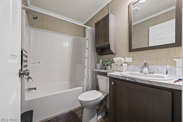 7 Michael Drive, Olmsted Twp, OH 44138