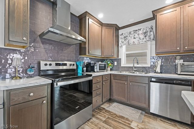 7 Michael Drive, Olmsted Twp, OH 44138