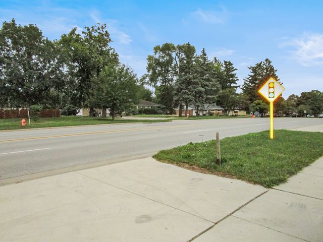 2659 Hobson Road, Downers Grove, IL 60516