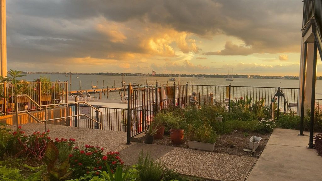 3535 Nasa Rd 1 96, Seabrook, TX 77586