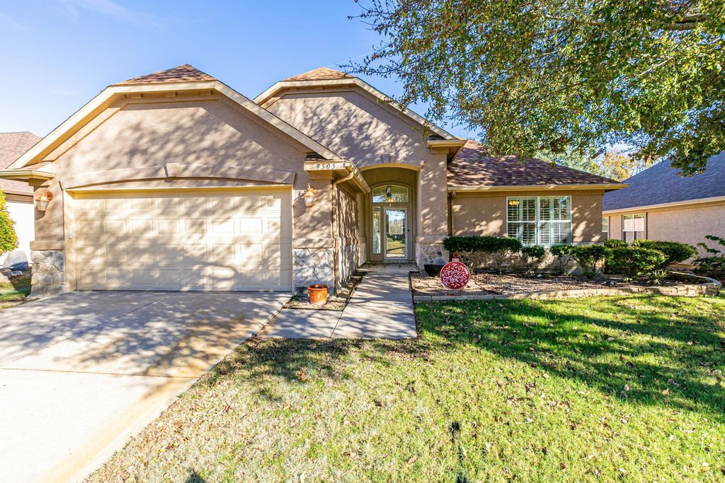 9505 Trailwood Drive, Denton, TX 76207