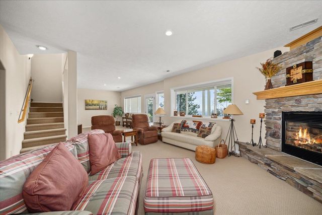 8816 E Woodland Park Dr, Spokane, WA 99217