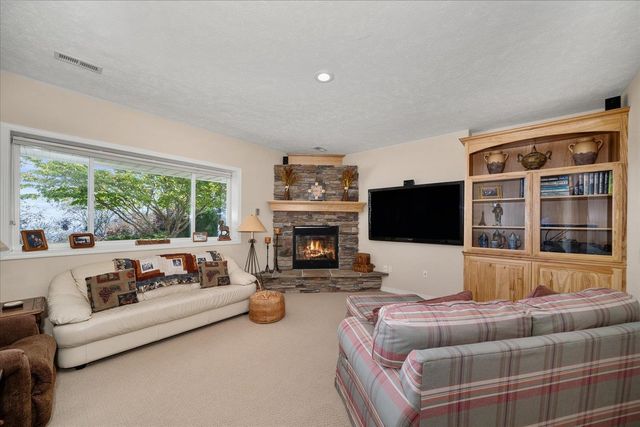 8816 E Woodland Park Dr, Spokane, WA 99217