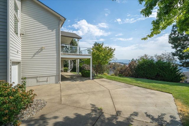 8816 E Woodland Park Dr, Spokane, WA 99217