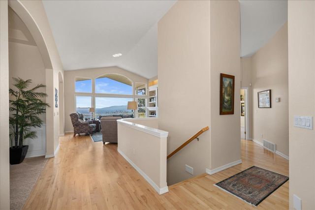 8816 E Woodland Park Dr, Spokane, WA 99217