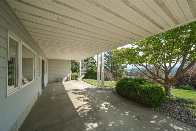 8816 E Woodland Park Dr, Spokane, WA 99217