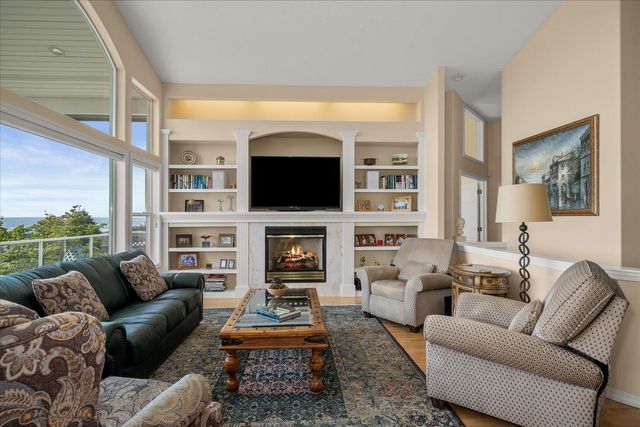 8816 E Woodland Park Dr, Spokane, WA 99217