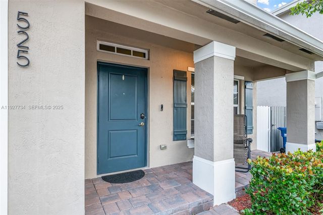 525 NE 6th Pl, Florida City, FL 33034