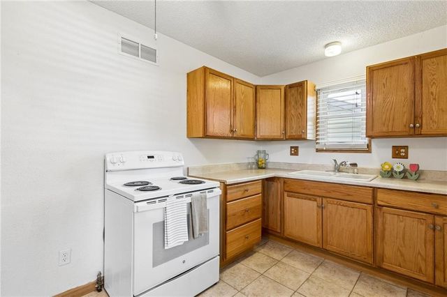 1011 S scott Avenue, Belton, MO 64012