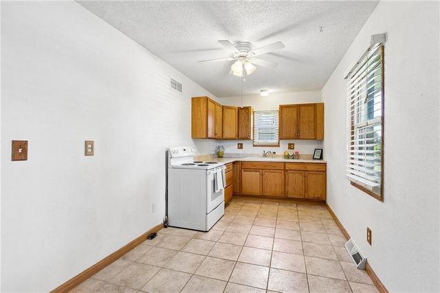 1011 S scott Avenue, Belton, MO 64012