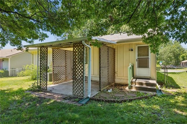 1011 S scott Avenue, Belton, MO 64012