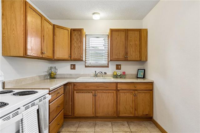 1011 S scott Avenue, Belton, MO 64012