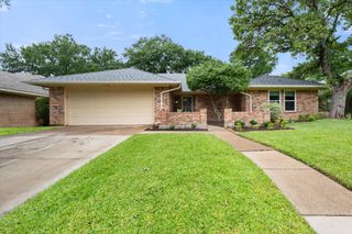 1229 Brookfield Lane, Mansfield, TX 76063