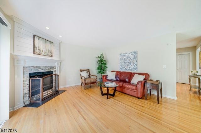 37 Berkeley Sq 37, Watchung Boro, NJ 07922