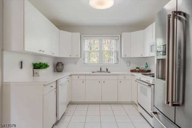 37 Berkeley Sq 37, Watchung Boro, NJ 07922