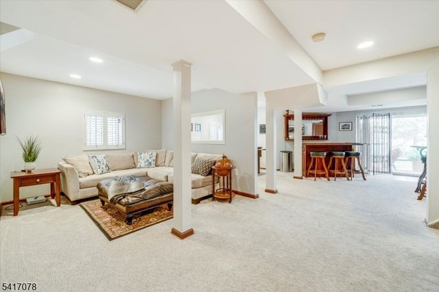 37 Berkeley Sq 37, Watchung Boro, NJ 07922