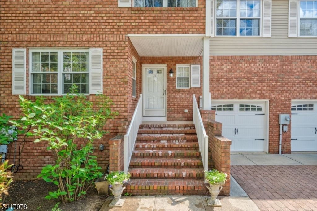 37 Berkeley Sq 37, Watchung Boro, NJ 07922