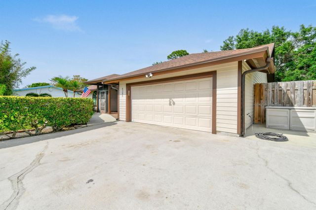 6385 SE Circle Street, Hobe Sound, FL 33455