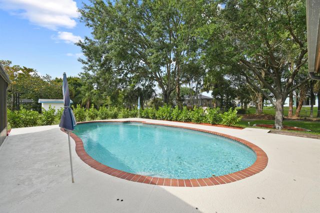 6385 SE Circle Street, Hobe Sound, FL 33455