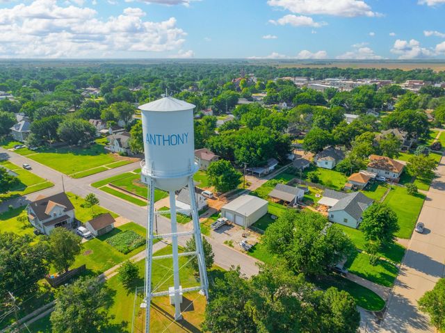 424 N Bluff Ave, Anthony, KS 67003